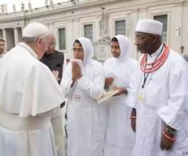 Photo: The Isekhure Of Benin Kingdom & Benin Chief Priest Meets Pope Francis